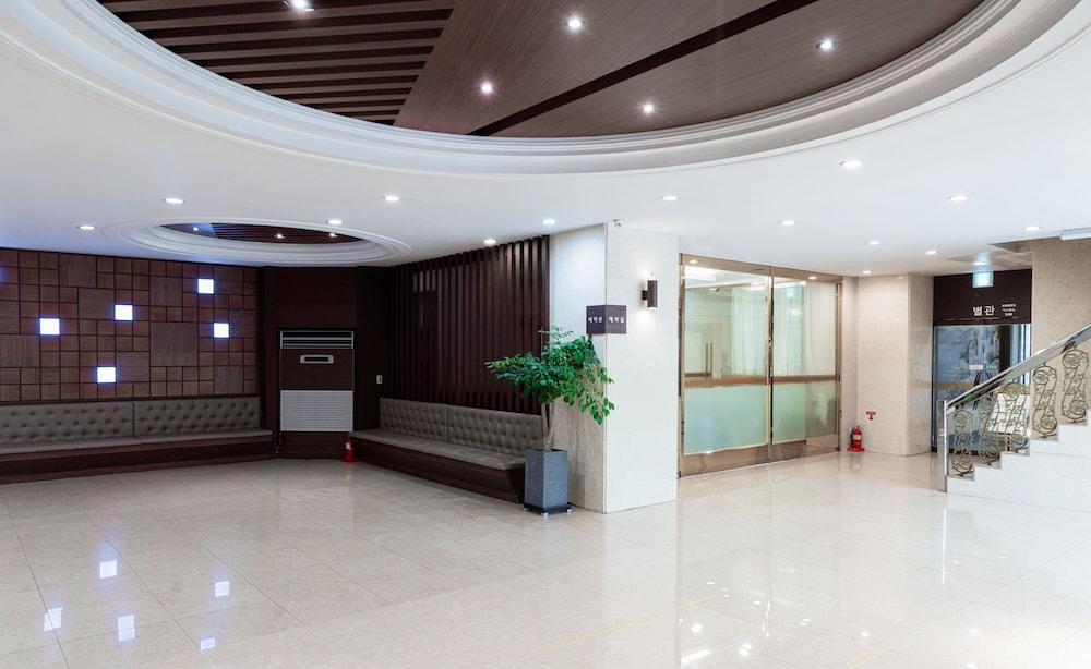 Itaewon Crown Hotel Сеул Екстер'єр фото
