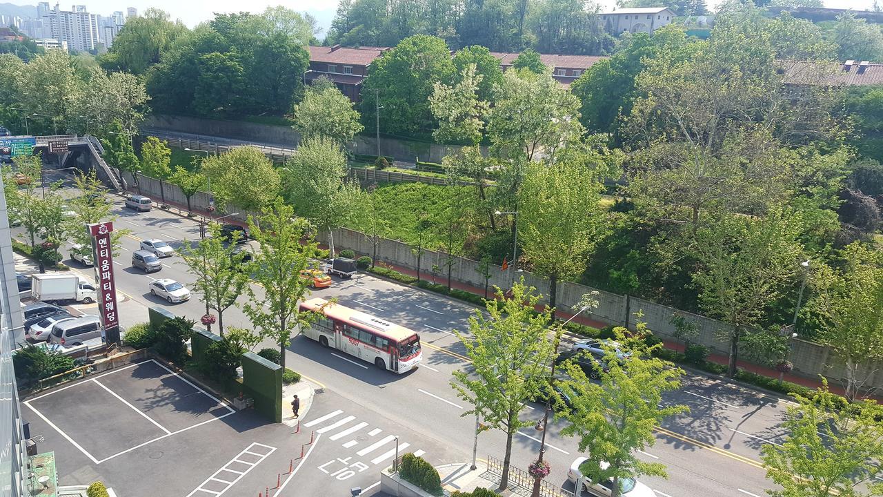 Itaewon Crown Hotel Сеул Екстер'єр фото